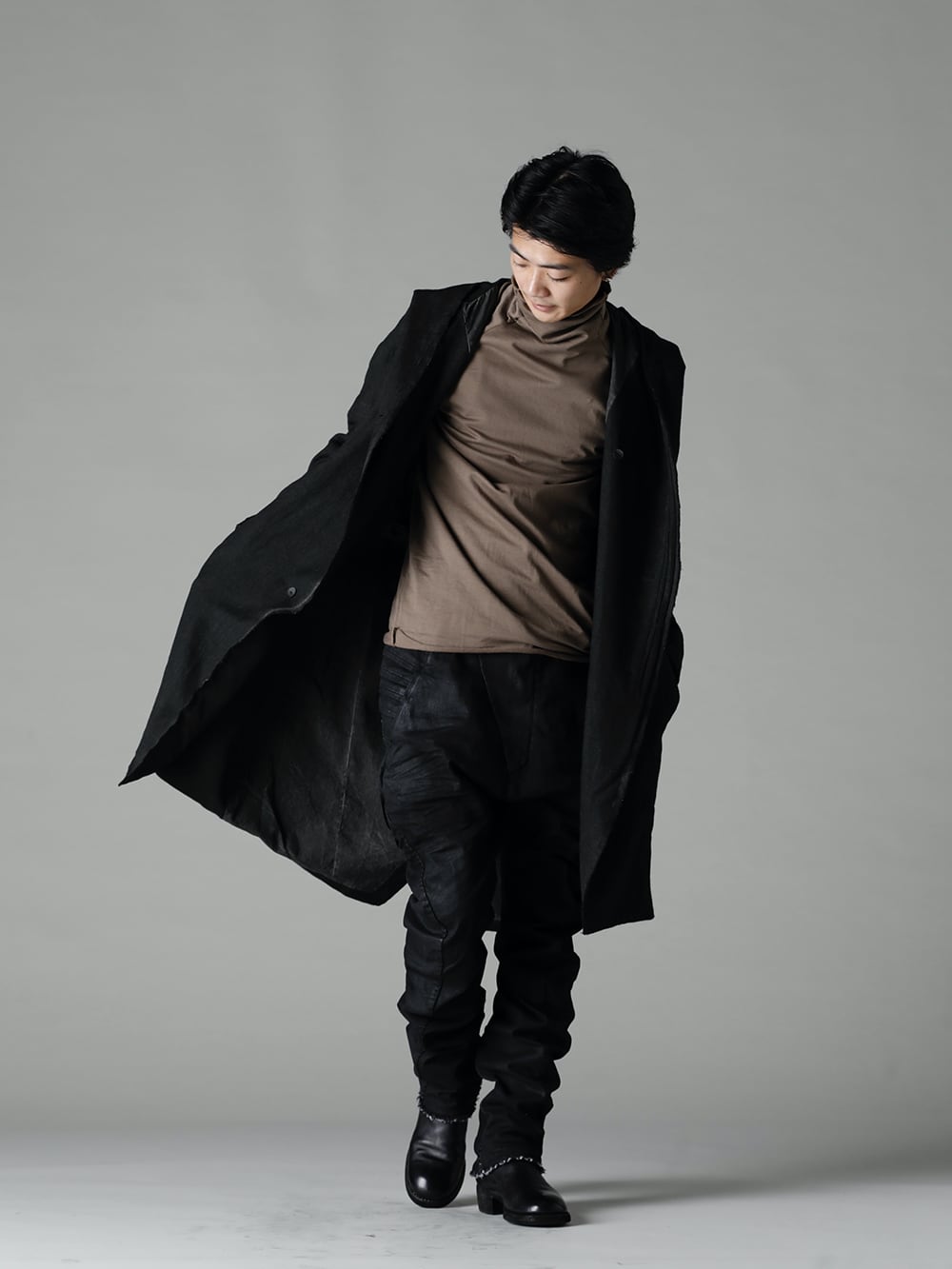 masnada 22-23AW  It gives off a masculine and calm atmosphere that evokes a military flair - M2920 Reversible Parka - TTC-swcm-Khaki Cotton Bottleneck Khaki - M2931 Baggy Jeans - 788Z_H Back Zip Boots Double Sole - Horse Full Grain Leather 1-003