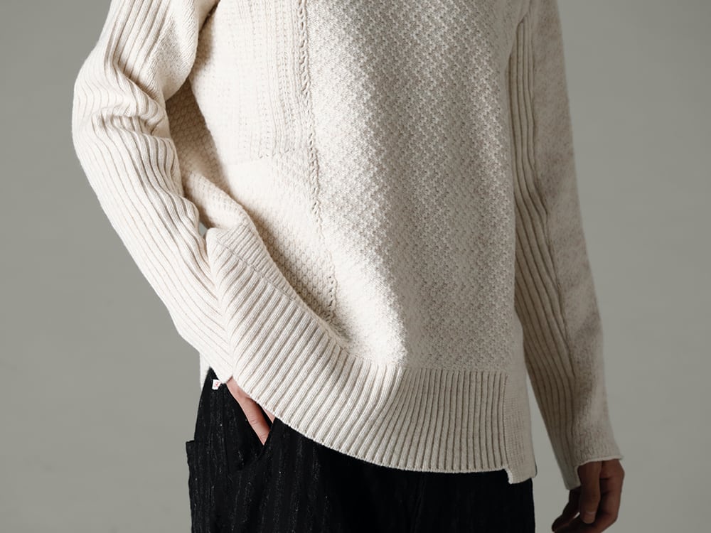 KLASICA(クラシカ) 22-23AW(秋冬)  品の良さを感じさせるナチュラルカラー - 22C-69PO-TRANSIT-Natural テク コンバージョン リラックス フィット 7G ニット ナチュラル 1-003