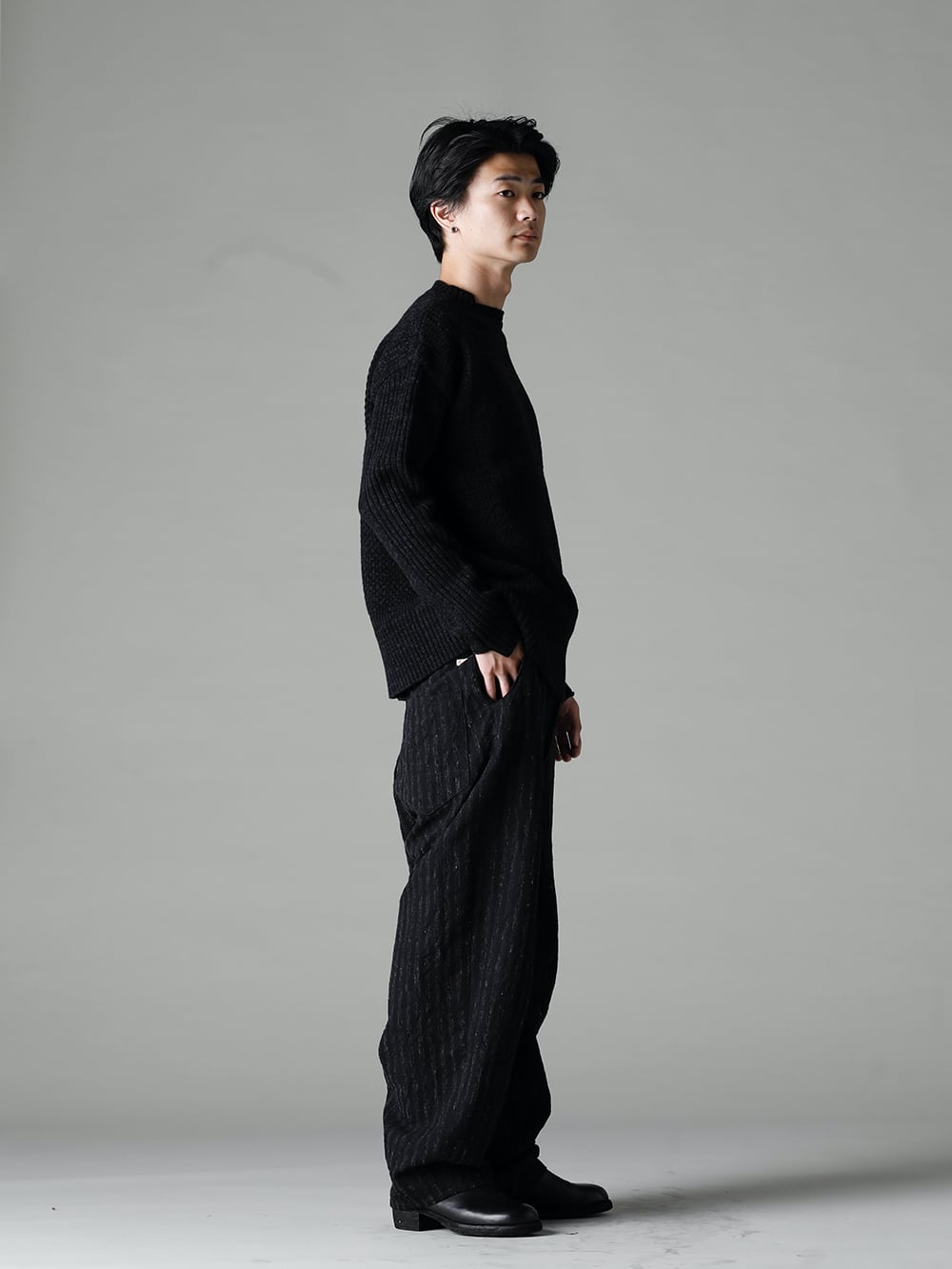 KLASICA(クラシカ) 22-23AW(秋冬) 足もとに溜を作りルーズな印象で履きこなすのがお薦め - 22C-69PO-TRANSIT-Shadow テク コンバージョン リラックス フィット 7G ニット シャドー - 22C-51PK5-BEAUFORT 5ポケット ワーカーズ - ブラード ストライプ - 788Z_H バックジップブーツ ダブルソール - ホース フルグレイン レザー 3-005