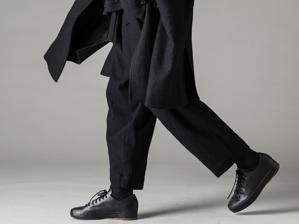 ZIGGY CHEN-ジギーチェン シーズン 上品さと軽快さを兼ね備えたFEITのクラシックロースニーカー -  0M2230512-ホリゾンタルシーム テーパードカットトラウザーズ- Handsewn-Classic-Lo-ハンドソーン クラシック ロー 3-003