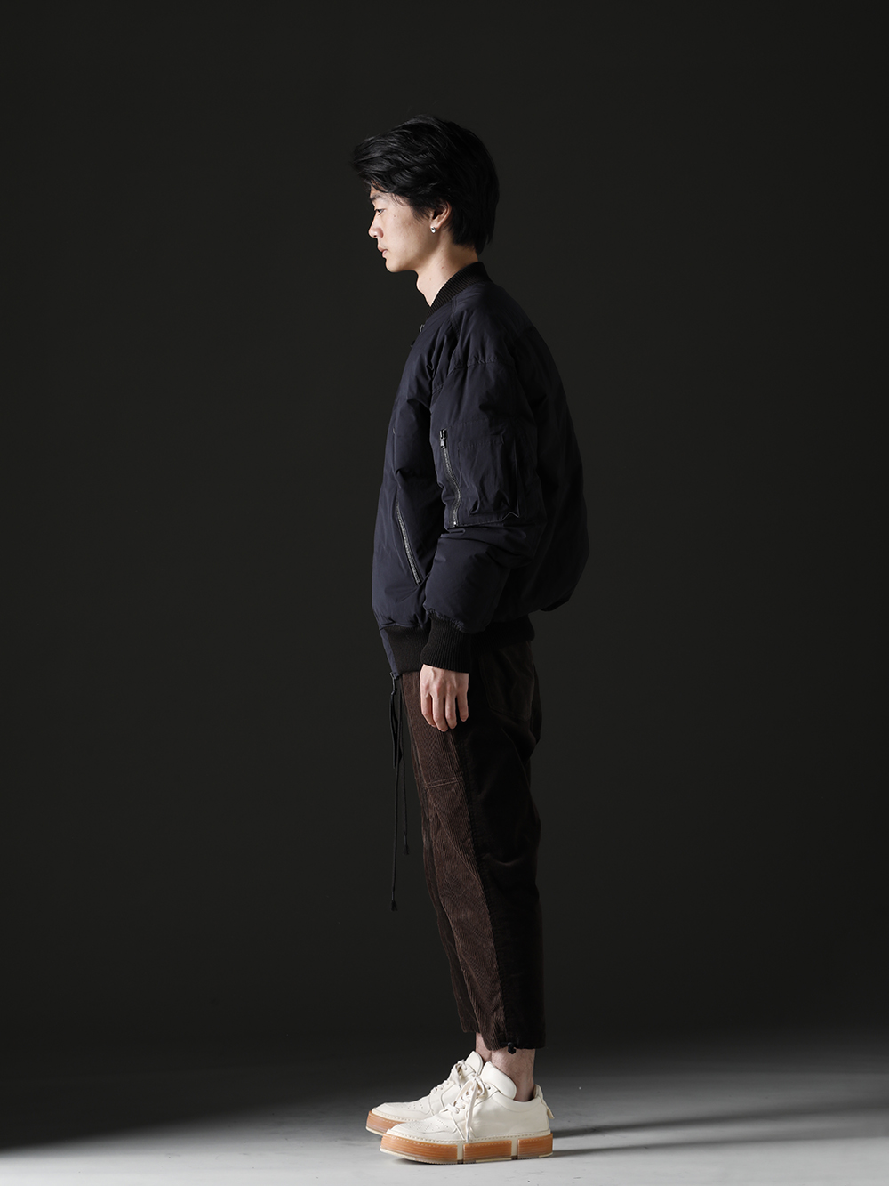 ザ ヴィリディアン / グイディ 2022-23AW - The Viridi-anne ダウン ボンバージャケット 秋冬スタイリング - VI-3507-06(ダウン ボンバージャケット) VI-3522-04(コーデュロイ ドローストリングパンツ) GJ02-CO00T(レースアップブーツ - ホースフルグレインレザー - GJ02 CO00T) - 4-002