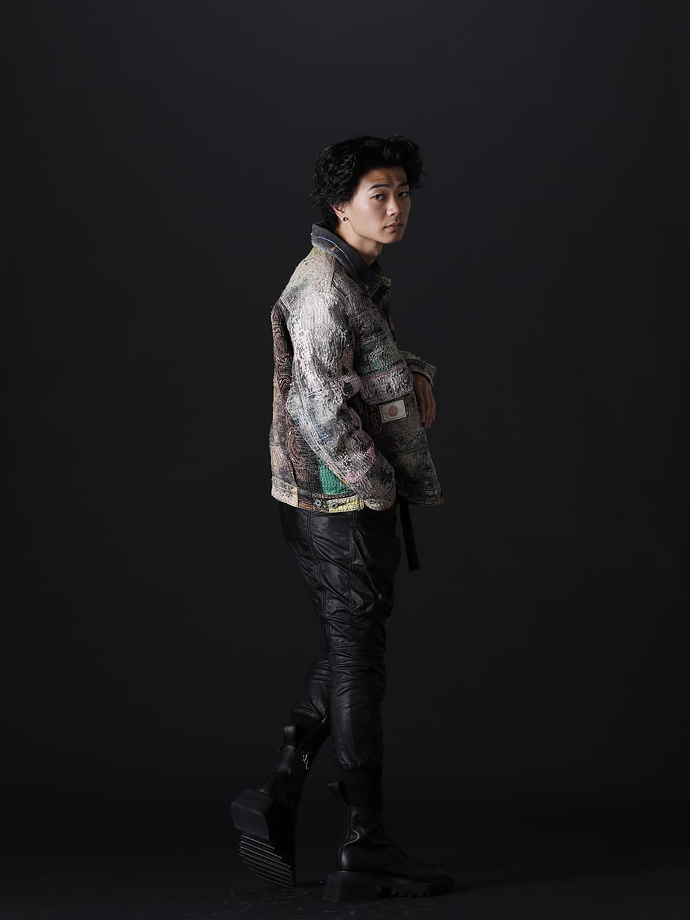 プロレタ リ アート / ザ ヴィリジアン / ユリウス 2022-23AW - 無骨で男らしさを演出するスタイル - UROBOROS-DENIM-JACKET-MULCH-XL-22-23AW(デニムジャケット 2nd タイプ ビーズ付き) VI-3505-04(ゴートレザー リブパンツ) 797FWM1(カウレザー サイド ジップアップ ブーツ) - 1-002