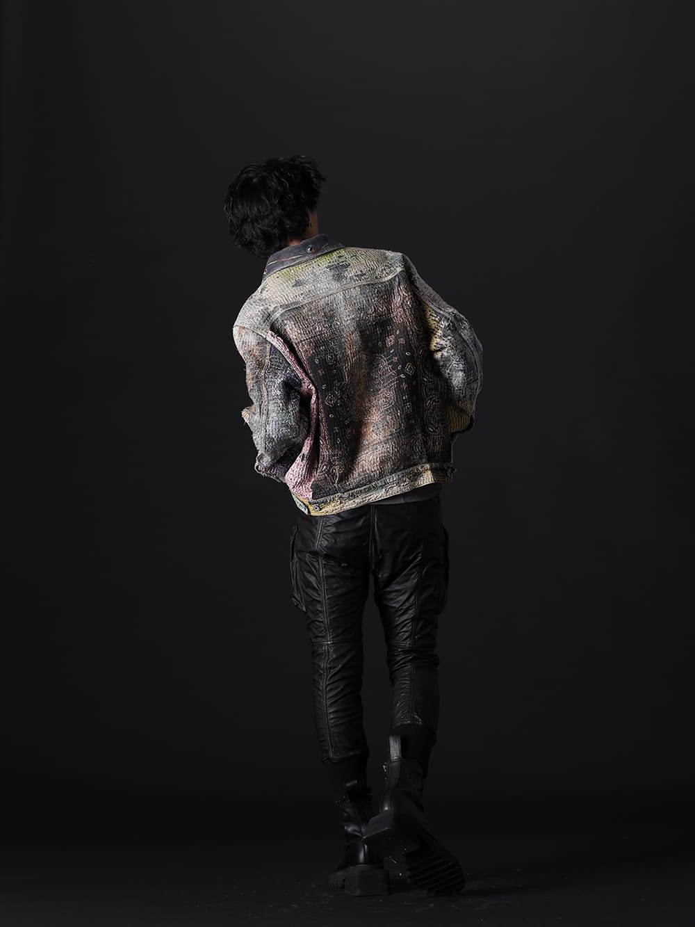 プロレタ リ アート / ザ ヴィリジアン / ユリウス 2022-23AW - 無骨で男らしさを演出するスタイル - UROBOROS-DENIM-JACKET-MULCH-XL-22-23AW(デニムジャケット 2nd タイプ ビーズ付き) VI-3505-04(ゴートレザー リブパンツ) 797FWM1(カウレザー サイド ジップアップ ブーツ) - 1-004