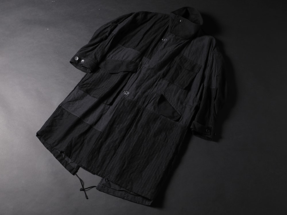 The Viridi-anne(ザ ヴィリジアン) 22-23AW(秋冬) 3種類のウールリネンツイルのコンビネーションで使ったゆったりサイズのロングコート。デザインにイメージは[戦争しないミリタリーな感じ] - VI-3515-06 ウール/リネン コンビネーションコート