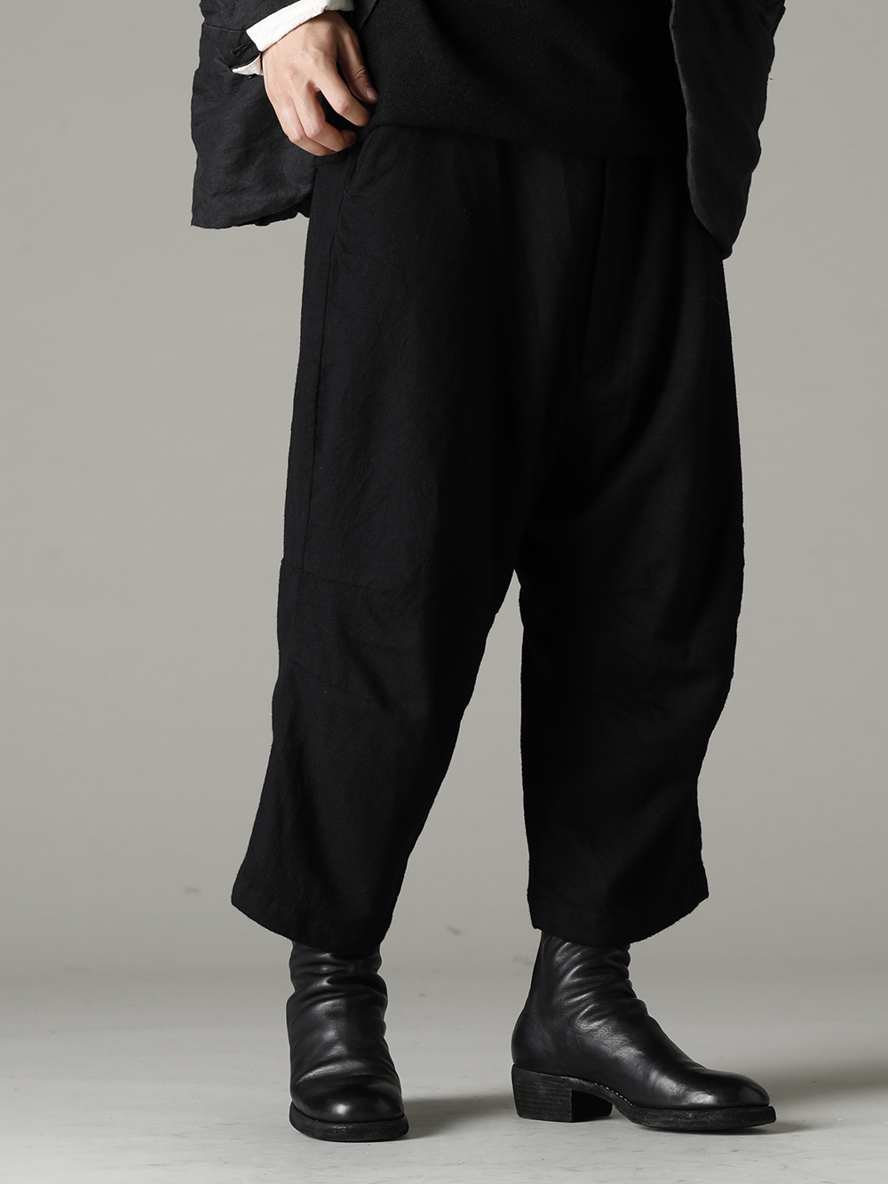 GARMENT REPRODUCTION OF WORKERS(ガーメント リプロダクション オブ ワーカース) 22-23AW(秋冬) クロップドボトムスで簡単に洒落た雰囲気に -  Arthur-Pants-Wool-Black アーサー パンツ ウール ブラック - 788Z_H バックジップブーツ ダブルソール - ホース フルグレイン レザー