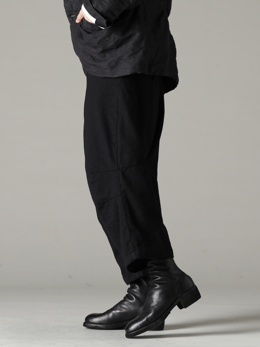 GARMENT REPRODUCTION OF WORKERS(ガーメント リプロダクション オブ ワーカース) 22-23AW(秋冬) クロップドボトムスで簡単に洒落た雰囲気に  - Arthur-Pants-Wool-Black アーサー パンツ ウール ブラック - 788Z_H バックジップブーツ ダブルソール - ホース フルグレイン レザー 2-001
