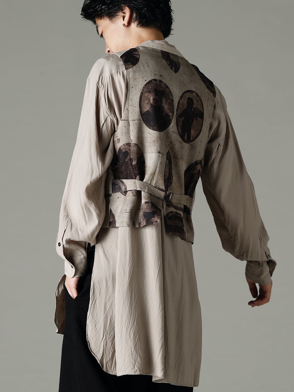 ZIGGY CHEN 22-23AW Pale tone top with black bottoms for contrast  - 0M2230108 Wide Simple Waistcoat - 22C-72SH39-SH-039-Sand Over Sized Classic Wide Shirts Sand 2-003