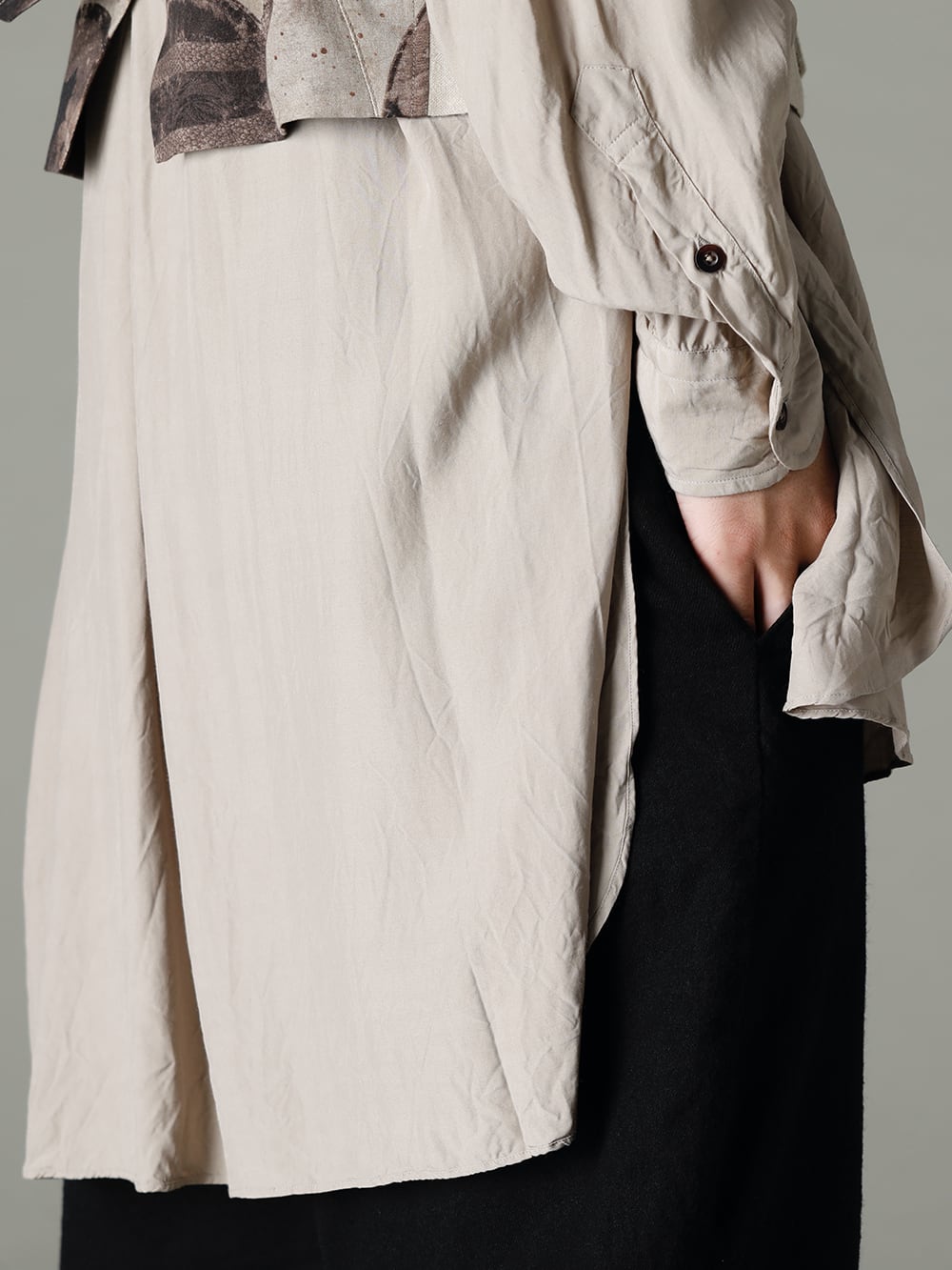 ZIGGY CHEN 22-23AW Pale tone top with black bottoms for contrast  - 0M2230108 Wide Simple Waistcoat - 22C-72SH39-SH-039-Sand Over Sized Classic Wide Shirts Sand 2-005