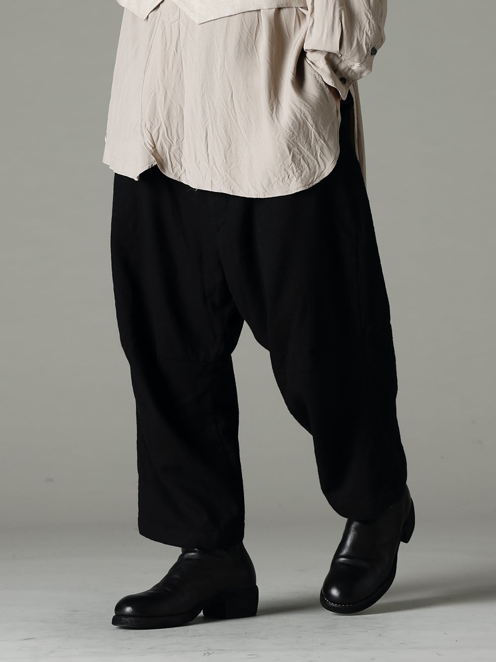 ZIGGY CHEN 22-23AW Wear cropped pants and boots for masculinity - 22C-72SH39-SH-039-Sand Over Sized Classic Wide Shirts Sand - Arthur-Pants-Wool-Black Arthur Pants Wool Black - 788Z_H Back Zip Boots Double Sole - Horse Full Grain Leather 3-001