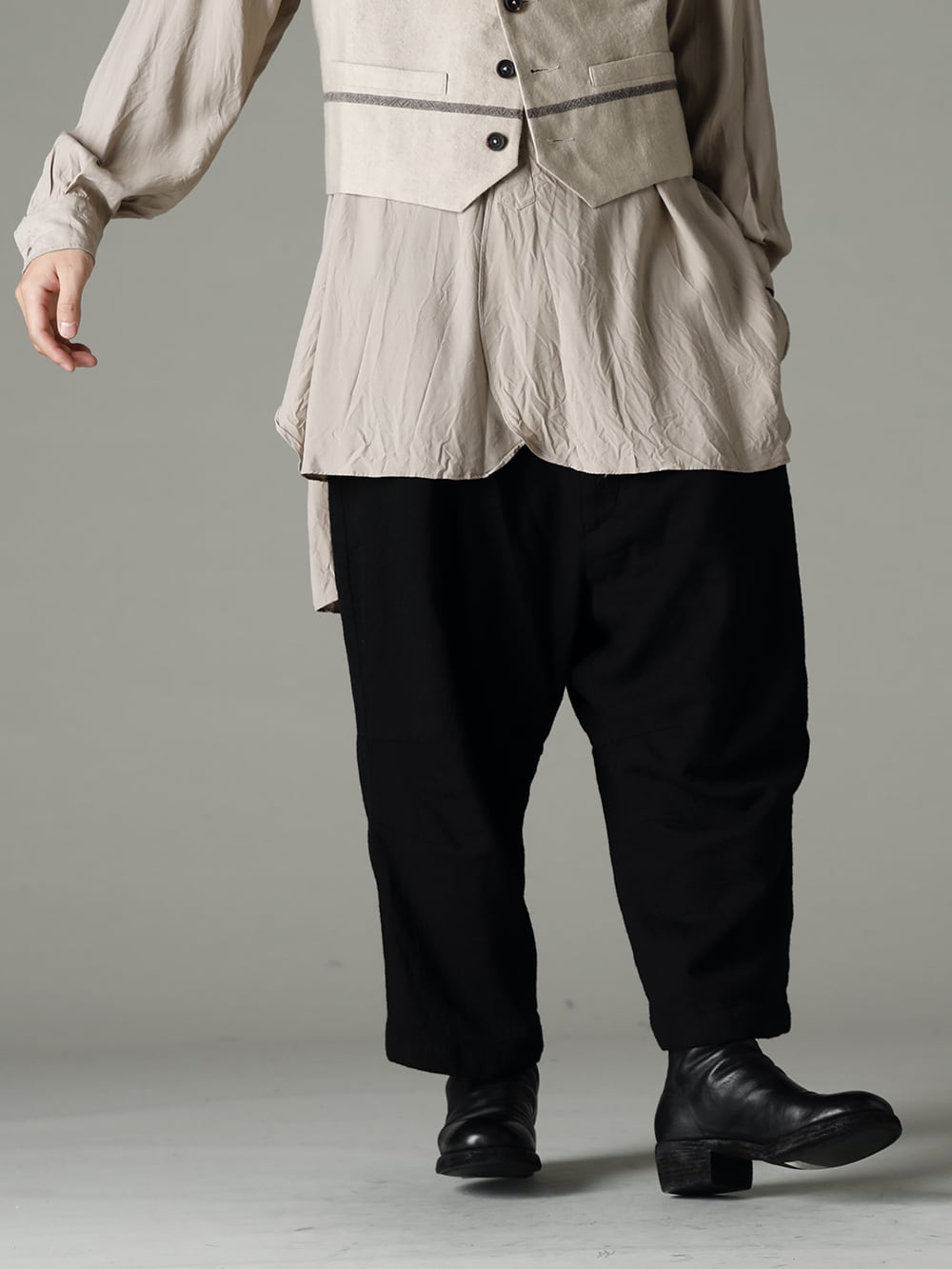 ZIGGY CHEN 22-23AW Wear cropped pants and boots for masculinity - 22C-72SH39-SH-039-Sand Over Sized Classic Wide Shirts Sand - Arthur-Pants-Wool-Black Arthur Pants Wool Black - 788Z_H Back Zip Boots Double Sole - Horse Full Grain Leather 3-003