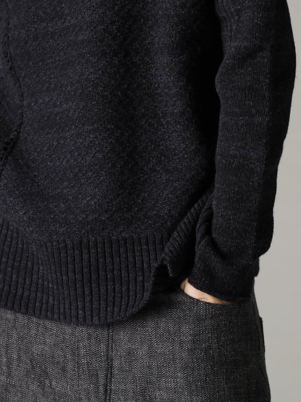 KLASICA(クラシカ) 22-23AW(秋冬) ニットと同素材のフィンガーレスグローブ  -  22C-69PO-TRANSIT-Shadow テク コンバージョン リラックス フィット 7G ニット シャドー - UP026-354G バギー 5 ポケット パンツ 2-002