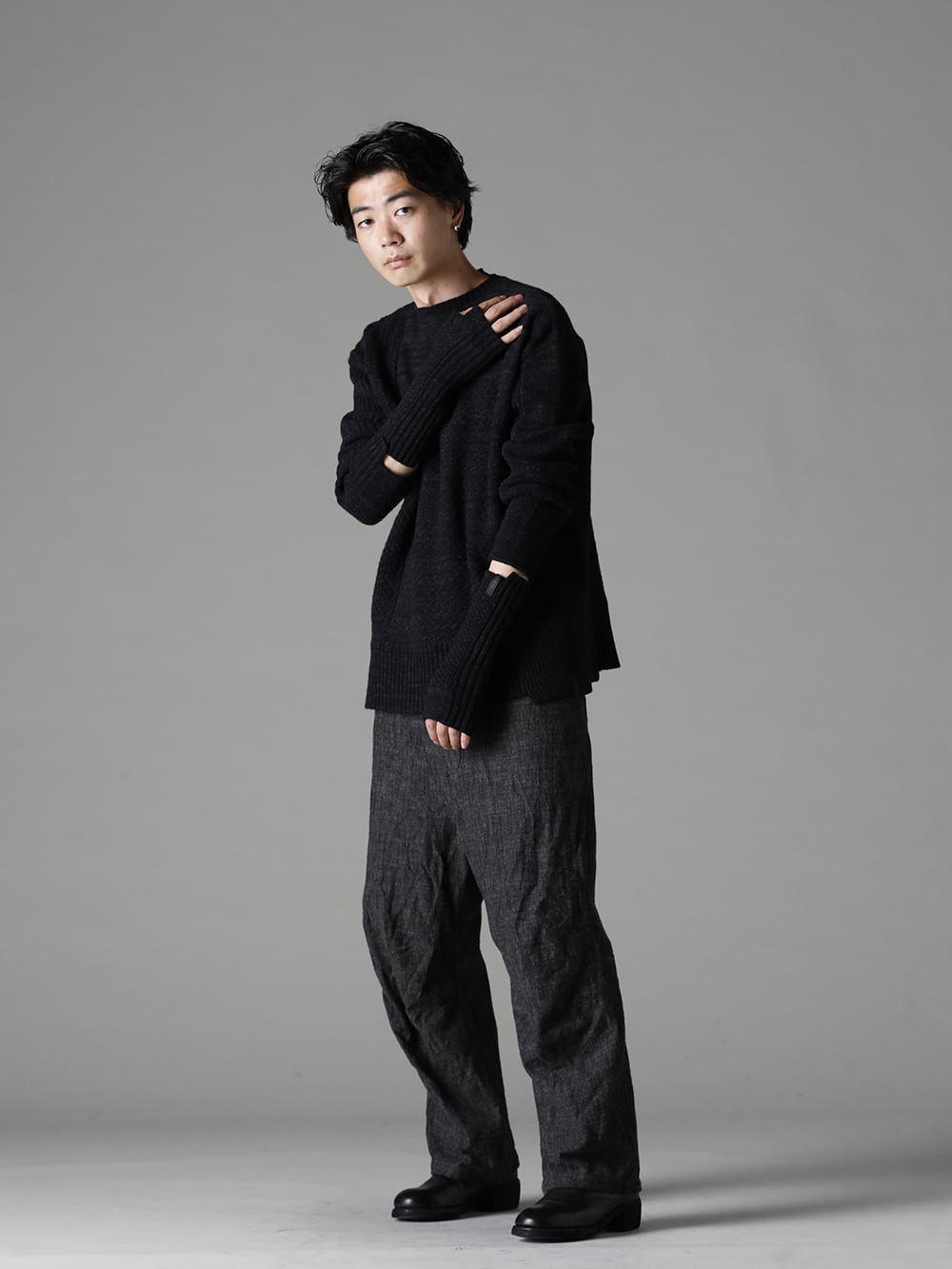 KLASICA(クラシカ) 22-23AW(秋冬) ニットと同素材のフィンガーレスグローブ  -  22C-69PO-TRANSIT-Shadow テク コンバージョン リラックス フィット 7G ニット シャドー - 22C-70GLE-Shadow テク コンバージョン フィンガー レス グローブ シャドー - UP026-354G バギー 5 ポケット パンツ - 788Z_H バックジップブーツ ダブルソール - ホース フルグレイン レザー 2-005