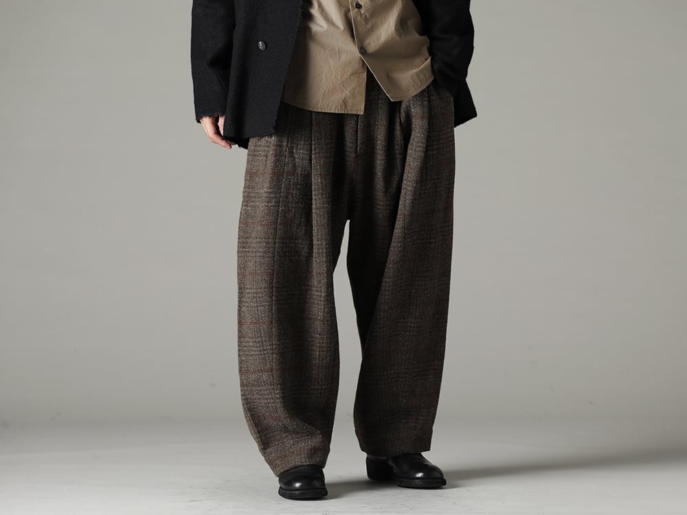 DEVOA(デヴォア) 22-23AW(秋冬) ユニークなアイテムでコーディネートを構築 - JKN-MCG カーディガン カシゴラ - Shirt-a-Tamamushi 玉虫 シャツ - 0M2230532 フロントプリーツドロップドクロッチトラウザーズ 3-003