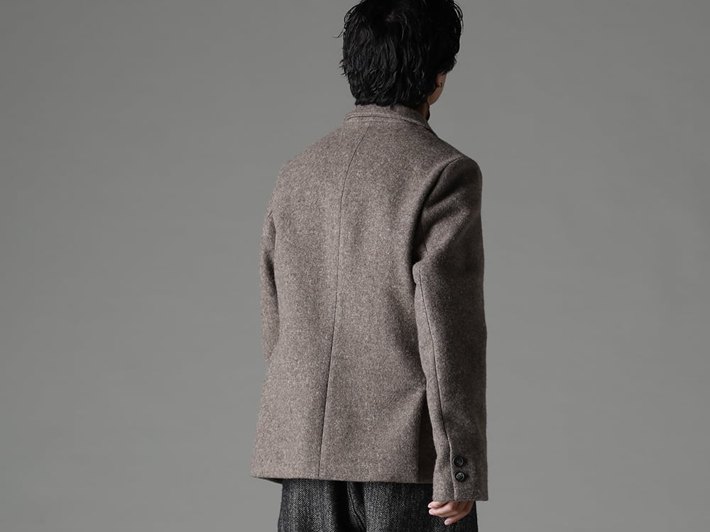 Bergfabel(バーグファベル) 22-23AW(秋冬) 完成度の高いモダナイズされたデザイン  - J18-160 チロル ジャケット ストーン - TTW-jz-Brown ソフトウール ジョーゼット ボトルネック ニット ブラウン 2-004