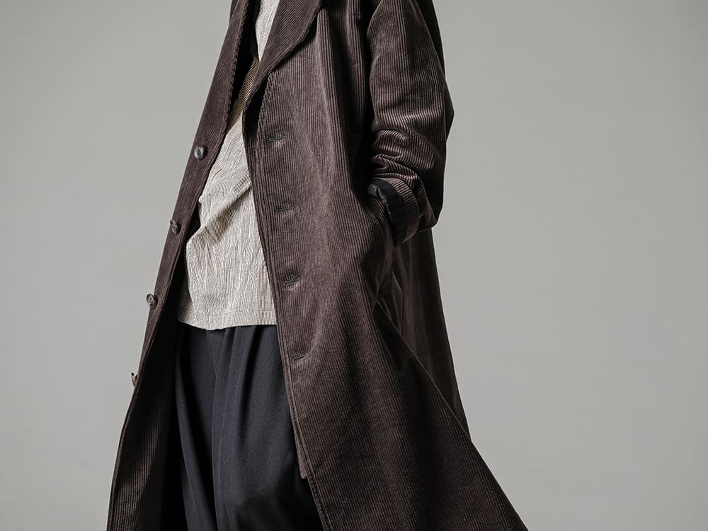 Yohji Yamamoto-ヨウジヤマモト 22-23AW(秋冬) コートのインナーとしても存在感を発揮するロングスリーブTシャツ  - HE-D01-026-左前二重ドレス - Beige-シワ長袖Tシャツ ベージュ - M1418-コネクテッドリング インフィニティ - M1711-WI-リング シンボル ウィンドローズ - 15M1974-リング ワンド クロスオーバー 2-002