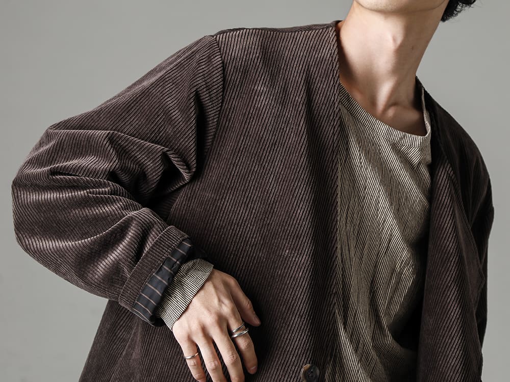 Yohji Yamamoto-ヨウジヤマモト 22-23AW(秋冬) コートのインナーとしても存在感を発揮するロングスリーブTシャツ  - HE-D01-026-左前二重ドレス - Beige-シワ長袖Tシャツ ベージュ - M1418-コネクテッドリング インフィニティ - M1711-WI-リング シンボル ウィンドローズ - 15M1974-リング ワンド クロスオーバー 2-003