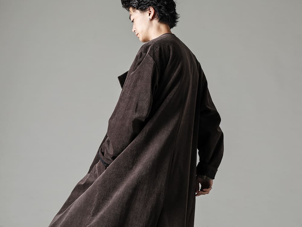 Yohji Yamamoto-ヨウジヤマモト 22-23AW(秋冬) コートのインナーとしても存在感を発揮するロングスリーブTシャツ  - HE-D01-026-左前二重ドレス - Beige-シワ長袖Tシャツ ベージュ - M1418-コネクテッドリング インフィニティ - M1711-WI-リング シンボル ウィンドローズ - 15M1974-リング ワンド クロスオーバー 2-006