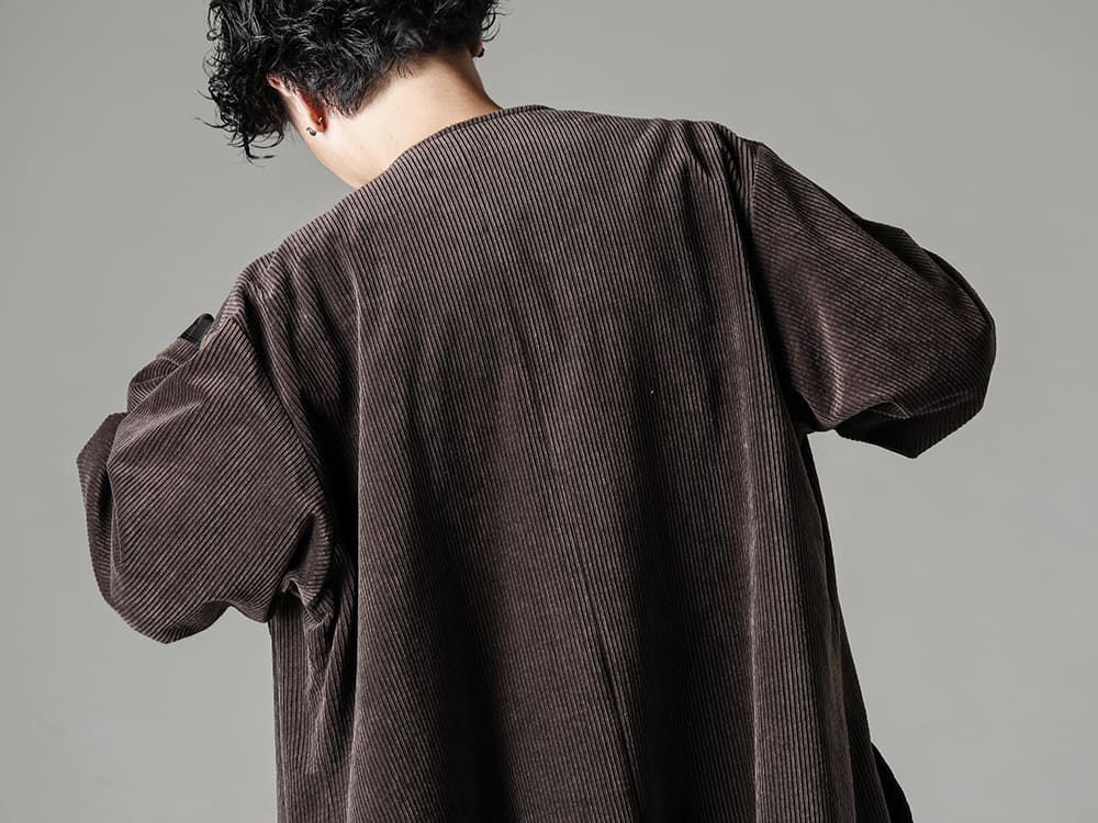 Yohji Yamamoto-ヨウジヤマモト 22-23AW(秋冬) コートのインナーとしても存在感を発揮するロングスリーブTシャツ  - HE-D01-026-左前二重ドレス - Beige-シワ長袖Tシャツ ベージュ - M1418-コネクテッドリング インフィニティ - M1711-WI-リング シンボル ウィンドローズ - 15M1974-リング ワンド クロスオーバー 2-007