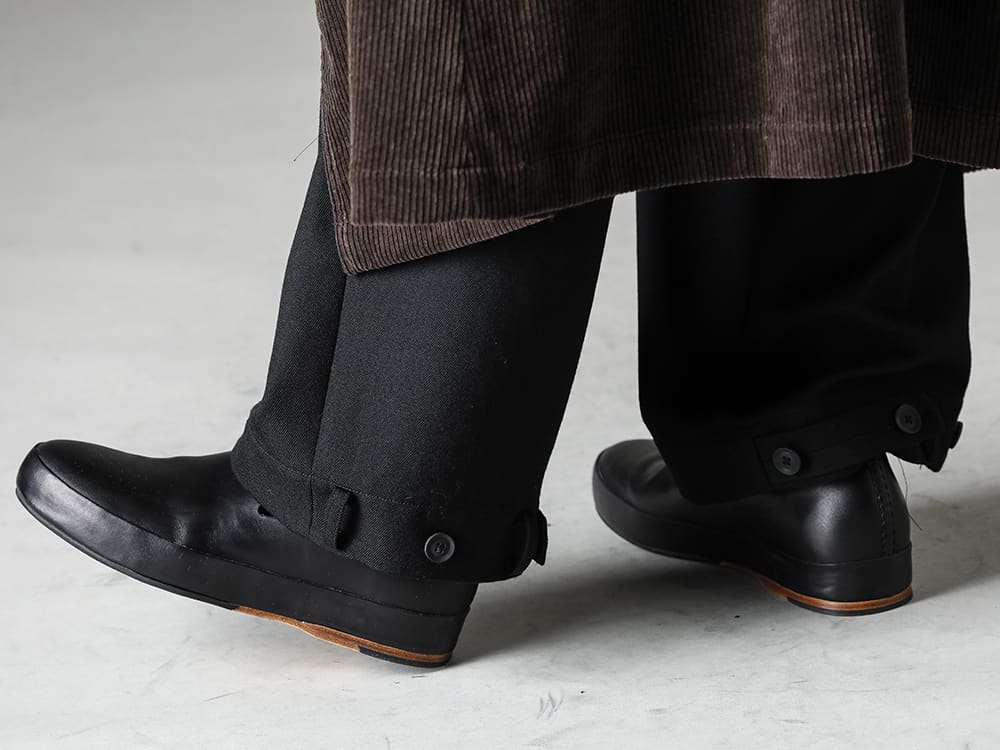 Yohji Yamamoto-ヨウジヤマモト 22-23AW(秋冬) どんなアウターとも合わせやすいベーシックな9部丈ワイドパンツ - HE-T33-082-脇裾タブ パンツ - HE-P48-101-3 - Handsewn-Slipper-ハンドソーン スリッパ-3 3-004