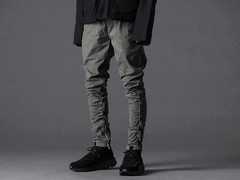 RIPVANWINKLE 2022-23AW Styling - A new sense of stretch with excellent elasticity can be experienced, and a soft touch raised feeling is added to beautiful satin, and the material with warmth and good touch is used. Motorcycle Easy, made of high quality material and comfortable to wear. RB-410-D.Khaki Motorcycle Easy D.Khaki - SCV186C018-Balck Twist Chukka Light Black 3-001