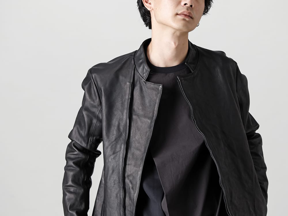 CIVILIZED - シヴィライズド 2022-23AW 無駄を削ぎとしたミニマルな LEATHER RIDERS JACKET。 見出し2 -  CVJ-0004 レザー ライダース ジャケット - RB-402-Black クロスジャージー L/S ブラック