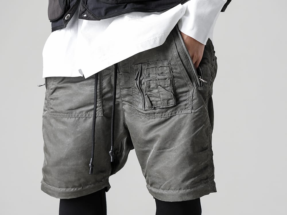 RIPVANWINKLE - リップヴァンウィンクル 2022-23AW モダールジャージーレギンスのレイヤードはブラックで引き締め効果をプラス - RB-429-Vintage-Khaki パラシュートパンツ ヴィンテージカーキ - RB-420-Black モダール ジャージー レギンス ブラック - SCV186C018-Balck ツイストチャッカ ライト Black 3-002