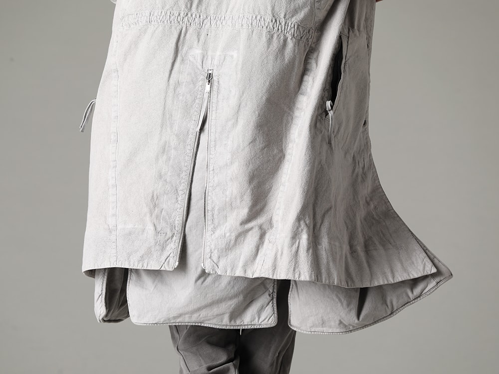 Boris Bidjan Saberi(ボリス ビジャン サベリ) 22-23AW(秋冬) ライナーがついた状態の表面はで事実上二重の作りに。それを感じさせないすっきりとした雰囲気。 - PARKA1-2-ST-F1506F-W パーカー1.2 ST F1506F-W 1-008