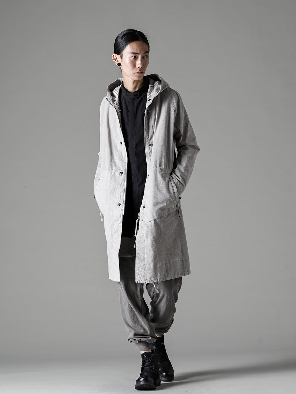 Boris Bidjan Saberi(ボリス ビジャン サベリ) 22-23AW(秋冬) スタイリング ライナーを外すと少しゆとりのあるシルエットに変化 - PARKA1-2-ST-F1506F-W パーカー1.2 ST F1506F-W P18.1-F0409C P18.1 F0409C SHIRT1-F1505F-F035 シャツ1 F1505F+F035 BOOT4-LEATHER ブーツ4 レザー 3-001