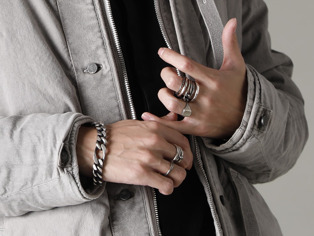 WERKSTATT:MÜNCHEN(ワークスタッド ミュンヘン) 22-23AW(秋冬) おすすめしたいP18.1とBOOT4の組み合わせ - M2311ブレスレットカーブチェーンロングリンクス M2640-BAバングルフックバンド M1181 5 リング コンビネーション ミックスド M1187 3 リング コンビネーション ジャンクション M1021 シグネット リング スカルプチャー M1203-FO ラウンド フォージド リング  5-004
