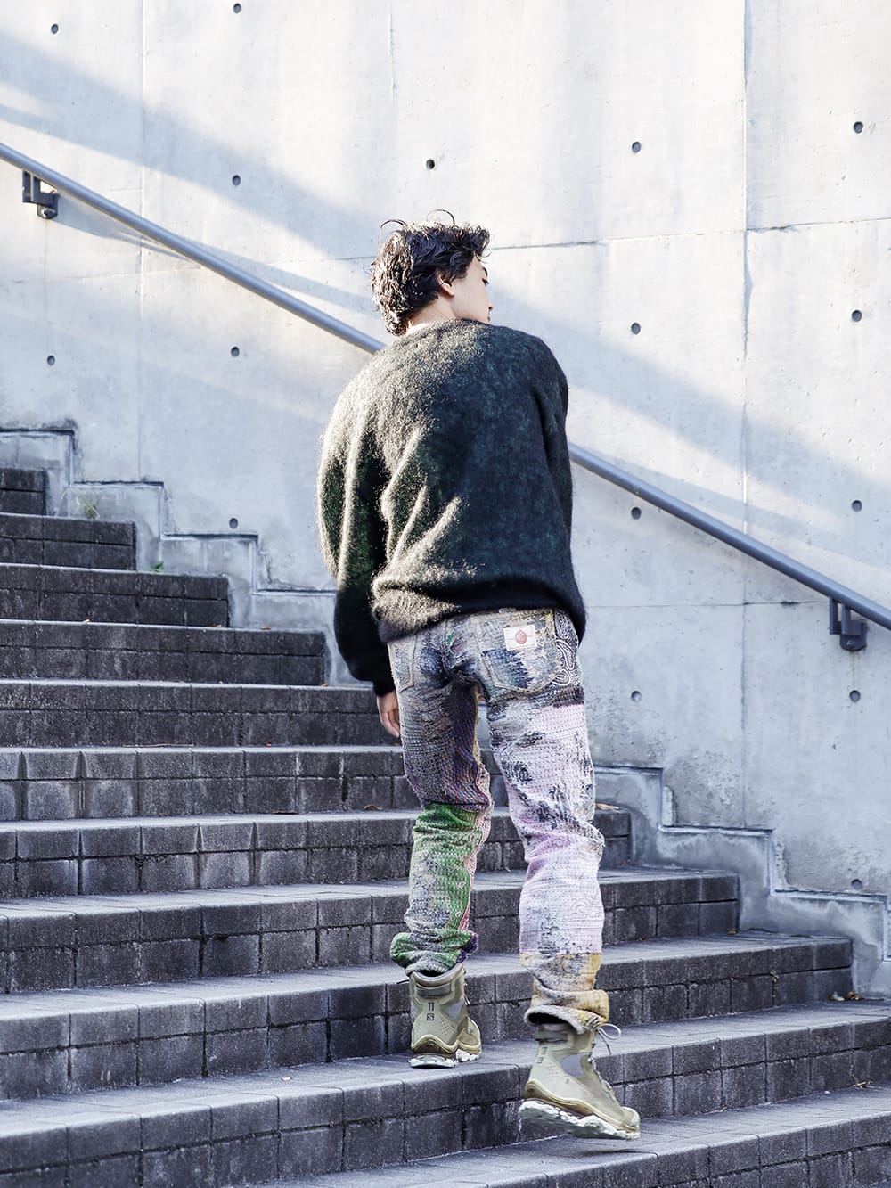 セントマイケル / プロレタ リ アート 2022-23AW - ニット素材のトップスを使ったタイムリーなスタイリング。 - SM-A22-0000-072(ボーン X レイズド × セントマイケル CLOWN ニット ブラック) UROBOROS-DENIM-JEANS-MULCH-30-22-23AW(BORO デニムパンツ ビーズ付き) - 3-003