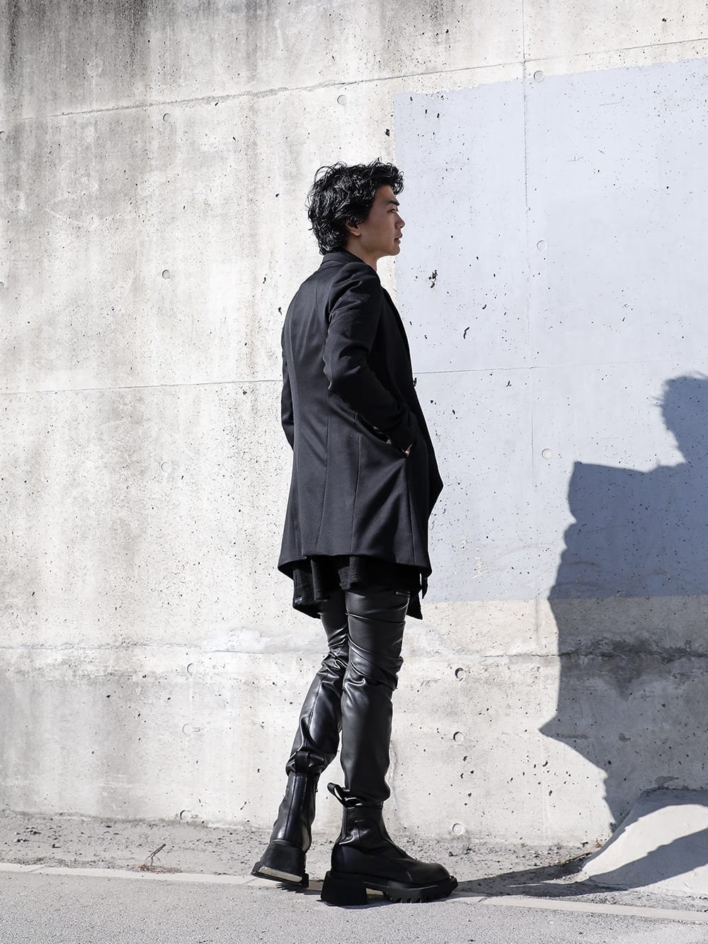 JULIUS / kiryuyrik / D.HYGEN 2022-23AW - This tailored jacket style is a reissue from the MA_JULIUS dress line of JULIUS. - 758JAM1(The R Limited 10 year anniversary MA_JULIUS Seamed Tailored Jacket) KO-HT19-058-black(Damage Jersey Shawl Cardigan Black) ST101-0622S-Black(Strong Twist Light Cotton Jersey Short Sleeve T-Shirt Black) 807PAM8(Synthetic Leather Pleather Indirect Pants) 797FWM1(Cow Leather Side Zip Up Boots) - 1-002