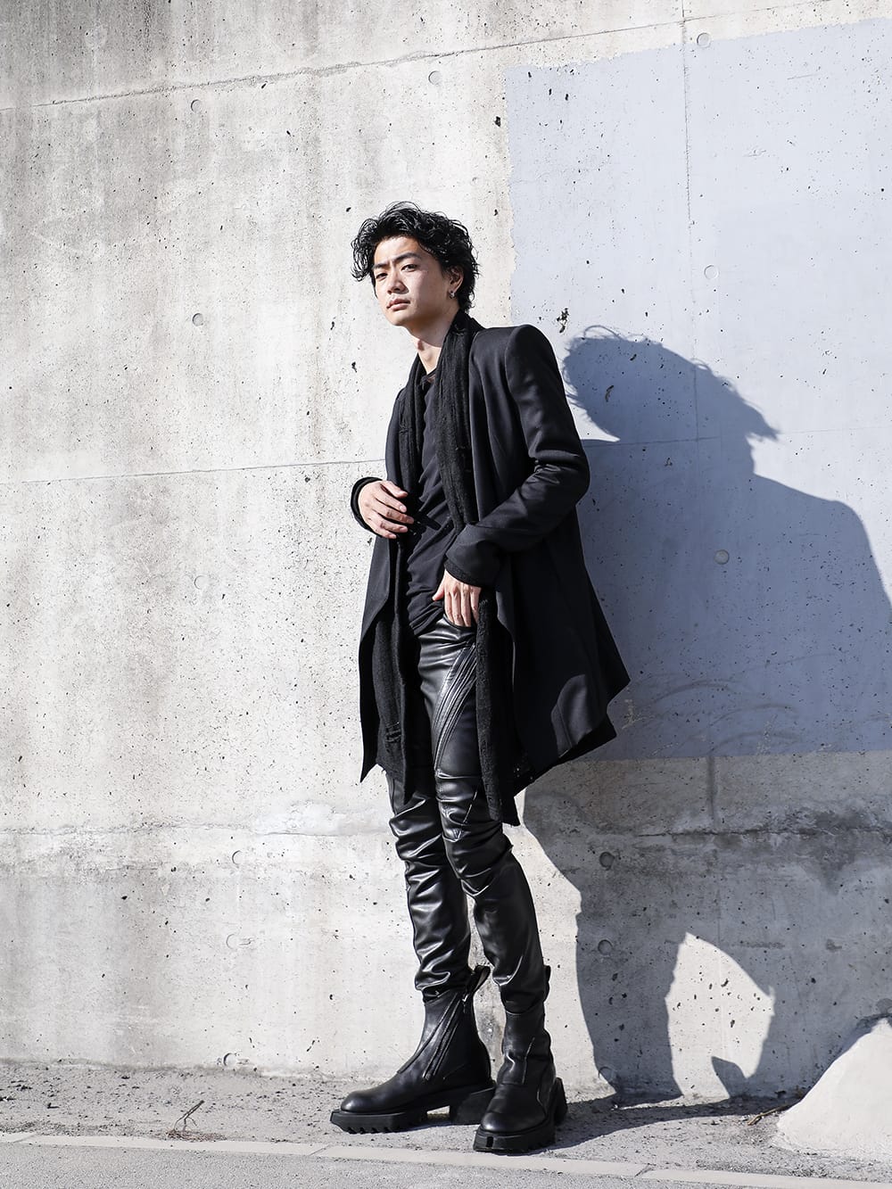 JULIUS / kiryuyrik / D.HYGEN 2022-23AW - This tailored jacket style is a reissue from the MA_JULIUS dress line of JULIUS. - 758JAM1(The R Limited 10 year anniversary MA_JULIUS Seamed Tailored Jacket) KO-HT19-058-black(Damage Jersey Shawl Cardigan Black) ST101-0622S-Black(Strong Twist Light Cotton Jersey Short Sleeve T-Shirt Black) 807PAM8(Synthetic Leather Pleather Indirect Pants) 797FWM1(Cow Leather Side Zip Up Boots) - 1-003