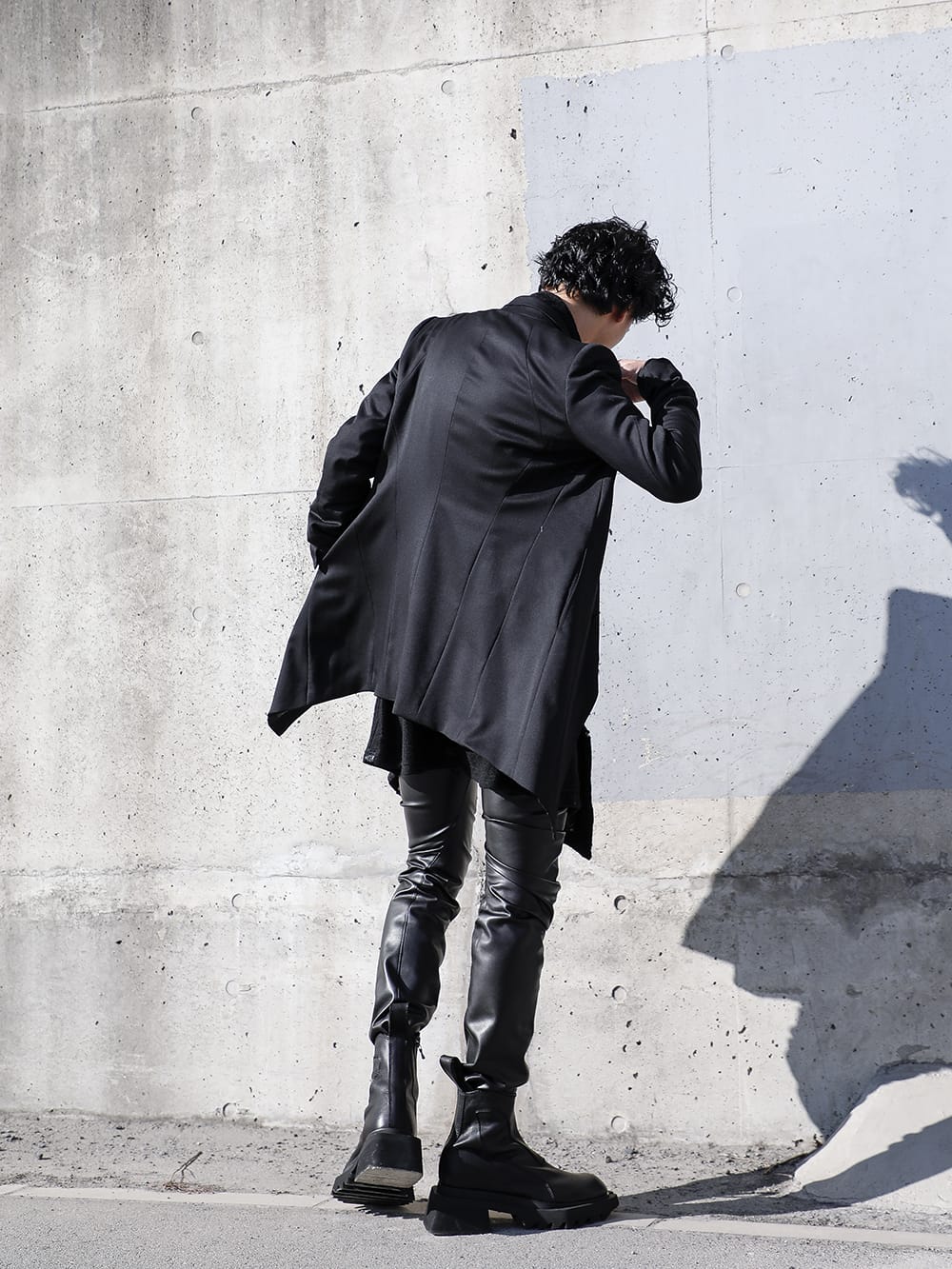 JULIUS / kiryuyrik / D.HYGEN 2022-23AW - This tailored jacket style is a reissue from the MA_JULIUS dress line of JULIUS. - 758JAM1(The R Limited 10 year anniversary MA_JULIUS Seamed Tailored Jacket) KO-HT19-058-black(Damage Jersey Shawl Cardigan Black) ST101-0622S-Black(Strong Twist Light Cotton Jersey Short Sleeve T-Shirt Black) 807PAM8(Synthetic Leather Pleather Indirect Pants) 797FWM1(Cow Leather Side Zip Up Boots) - 1-004