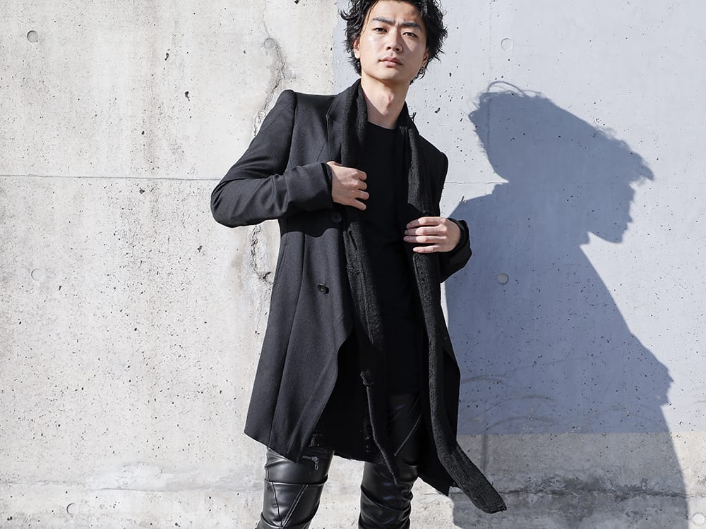 JULIUS / kiryuyrik / D.HYGEN 2022-23AW - This seamed tailored jacket shows off beautiful lines. - 758JAM1(The R Limited 10 year anniversary MA_JULIUS Seamed Tailored Jacket) KO-HT19-058-black(Damage Jersey Shawl Cardigan Black) ST101-0622S-Black(Strong Twist Light Cotton Jersey Short Sleeve T-Shirt Black) - 2-001