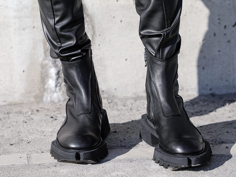 JULIUS 2022-23AW - Skinny pants made of synthetic leather for a visual effect. - 797FWM1(Cow Leather Side Zip Up Boots) - 3-007