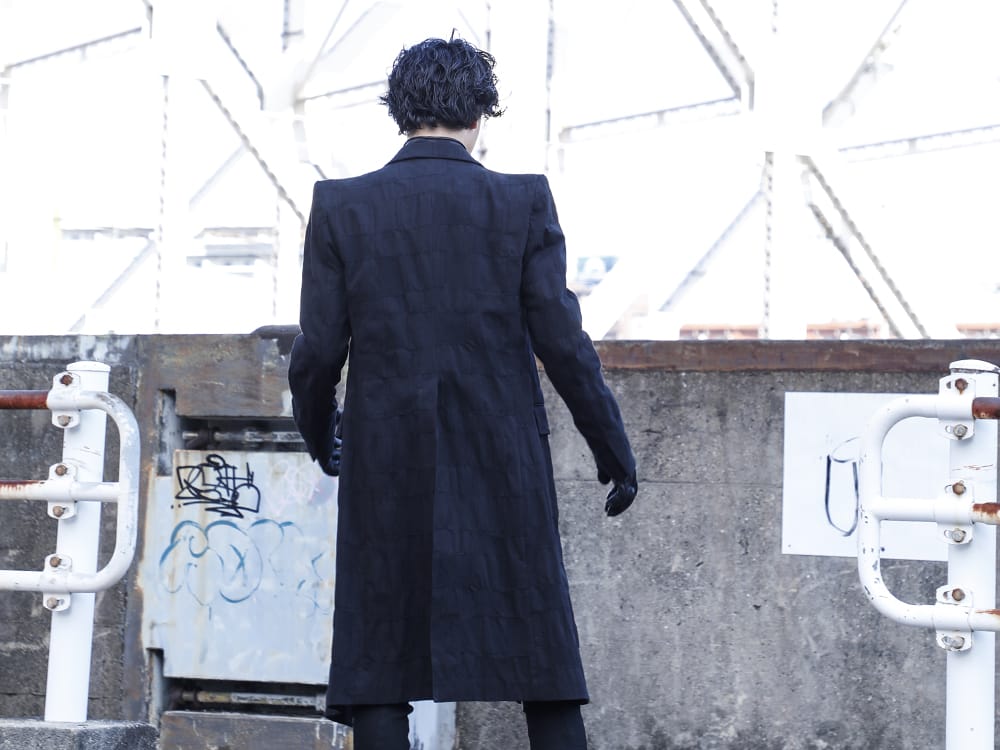 ディーハイゲン 2022-23AW - クラシカルなシルエットに無骨さを感じるディテールを - ST106-0322A(Scabパッチワークジャガードストレッチコットンチェスターコート) ST108-0122A(ホースレザージップグローブ) - 2-002