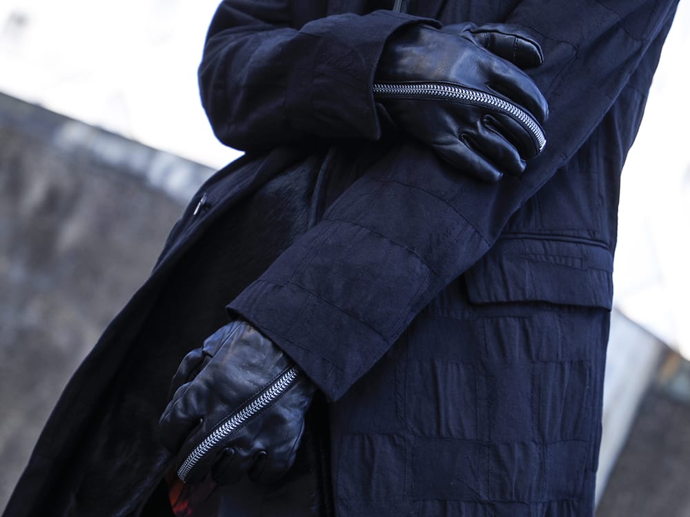 ディーハイゲン 2022-23AW - クラシカルなシルエットに無骨さを感じるディテールを - ST106-0322A(Scabパッチワークジャガードストレッチコットンチェスターコート) ST108-0122A(ホースレザージップグローブ) - 2-007