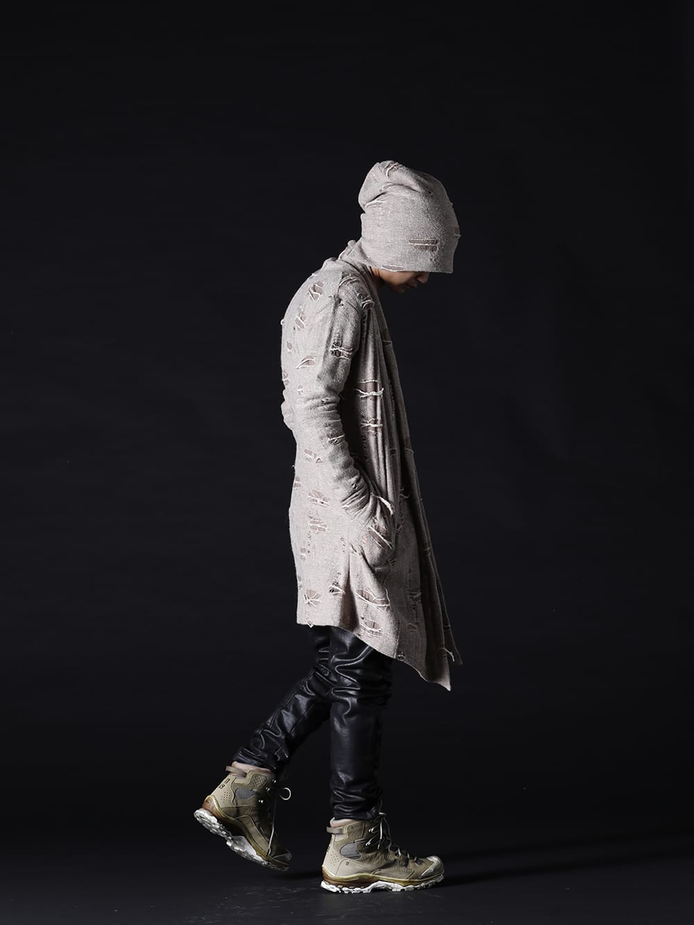 kiryuyrik / JULIUS / 11 by Boris Bidjan Saberi 2022-23AW - The element with a sense of mode is added to a decadent atmosphere. - KO-HT19-058-beige(Damage Jersey Shawl Cardigan Beige) 799CUM25-Charcoal(Rib Asymmetry Cutsewn Charcoal) 799PAM26-C(Coated Sweat Seamed Pants) BOOT2-GTX-WH-LR-ALL-WEHR-GRUN(BOOT2 GTX WH/LR/ALL WEHR GRÜN) KO-HCAP01-058-beige(Damage Jersey Cap Beige) - 1-003