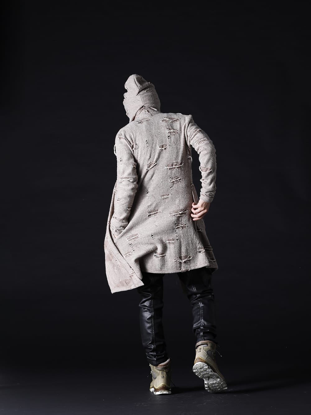 kiryuyrik / JULIUS / 11 by Boris Bidjan Saberi 2022-23AW - The element with a sense of mode is added to a decadent atmosphere. - KO-HT19-058-beige(Damage Jersey Shawl Cardigan Beige) 799CUM25-Charcoal(Rib Asymmetry Cutsewn Charcoal) 799PAM26-C(Coated Sweat Seamed Pants) BOOT2-GTX-WH-LR-ALL-WEHR-GRUN(BOOT2 GTX WH/LR/ALL WEHR GRÜN) KO-HCAP01-058-beige(Damage Jersey Cap Beige) - 1-004