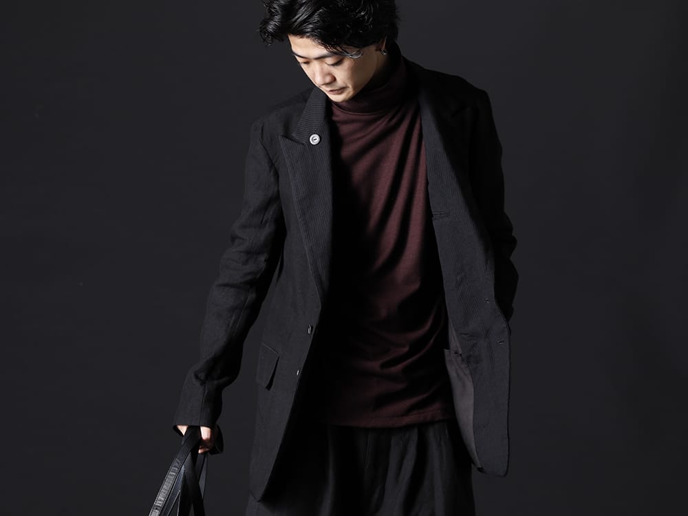 ヌード マサヒコマルヤマ / ガラアーベント 2022-23AW - ブラックでデザイン性ある表面と、異素材とブラック/ホワイトで切り替えた裏面 - NU-1651(リバーシブル オーバーサイズ ジャケット) 87320705-Bordeaux-22AW(2/48 ミルドウオッシャブル天竺 タートルネックプルオーバー ボルドー) - 2-001