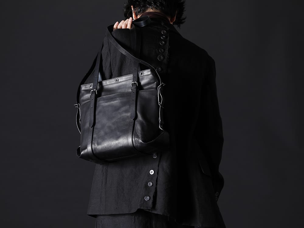 ヌード マサヒコマルヤマ / ガラアーベント / パトリック ステファン 2022-23AW - ブラックでデザイン性ある表面と、異素材とブラック/ホワイトで切り替えた裏面 - NU-1651(リバーシブル オーバーサイズ ジャケット) 87320705-Bordeaux-22AW(2/48 ミルドウオッシャブル天竺 タートルネックプルオーバー ボルドー) 204ABG03(マイクロ アトリエバッグ ホースハイドレザー S2) - 2-003