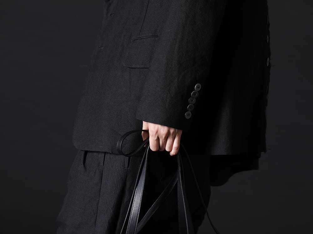 ヌード マサヒコマルヤマ 2022-23AW - ブラックでデザイン性ある表面と、異素材とブラック/ホワイトで切り替えた裏面 - NU-1651(リバーシブル オーバーサイズ ジャケット) - 2-005