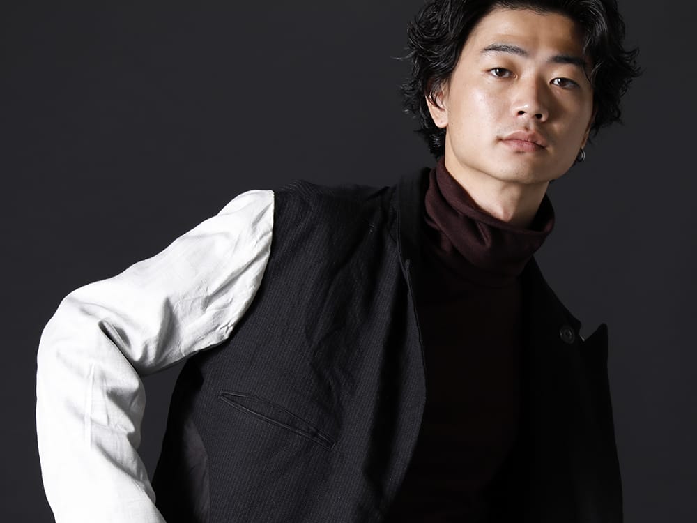 ヌード マサヒコマルヤマ / ガラアーベント 2022-23AW - ブラックでデザイン性ある表面と、異素材とブラック/ホワイトで切り替えた裏面 - NU-1651(リバーシブル オーバーサイズ ジャケット) 87320705-Bordeaux-22AW(2/48 ミルドウオッシャブル天竺 タートルネックプルオーバー ボルドー) - 2-011