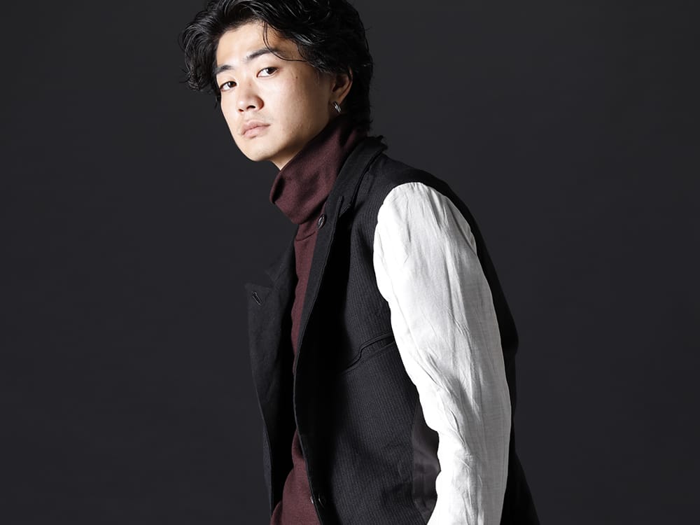 ヌード マサヒコマルヤマ / ガラアーベント 2022-23AW - ブラックでデザイン性ある表面と、異素材とブラック/ホワイトで切り替えた裏面 - NU-1651(リバーシブル オーバーサイズ ジャケット) 87320705-Bordeaux-22AW(2/48 ミルドウオッシャブル天竺 タートルネックプルオーバー ボルドー) - 2-012