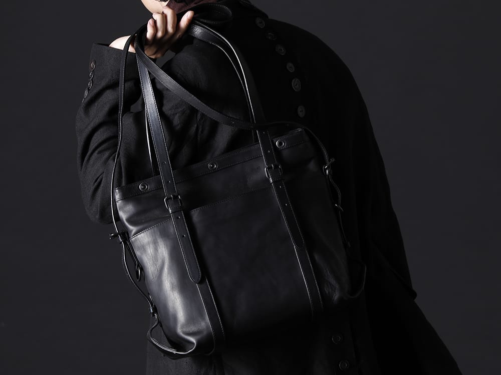 パトリック ステファン 2022-23AW - ブラックでデザイン性ある表面と、異素材とブラック/ホワイトで切り替えた裏面 - 204ABG03(マイクロ アトリエバッグ ホースハイドレザー S2) - 2-015