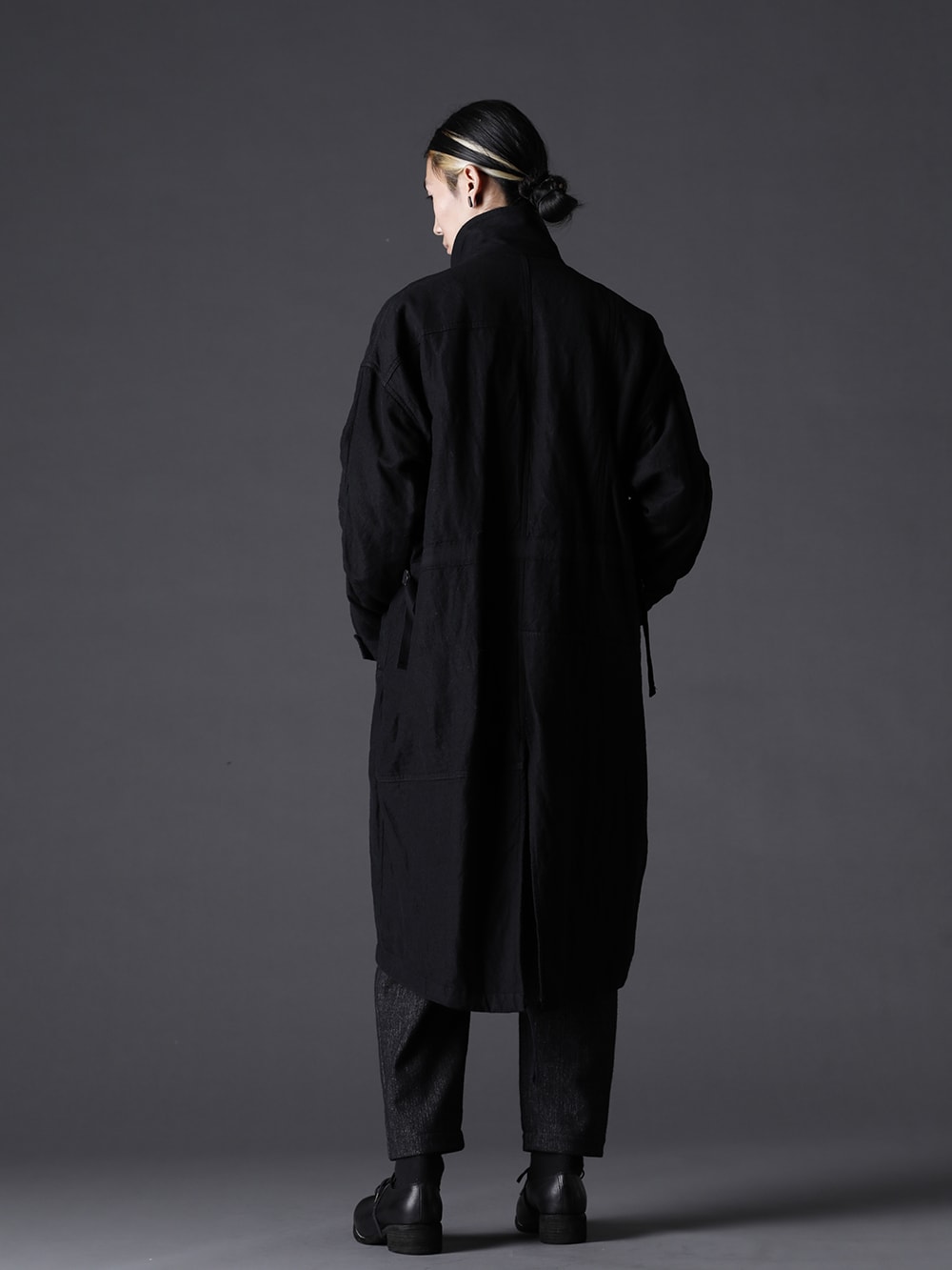  The Viridi-anne(ザ ヴィリジアン) 22-23AW(秋冬) スタイリング 渋い素材感とリラックスシルエットには天然素材の柔らかな雰囲気のものを - VI-3510-06 ウール/リネン コート KTS-MLP-Melange-Gray プルオーバー ニット メリノ ウール メランジ グレー PTN-SHC クロップド パンツ シェットランド ウール / リネン PL10L-BLKT オーソピーディック ダービーシューズ ホース フルグレイン レザー - PL10L 1-003