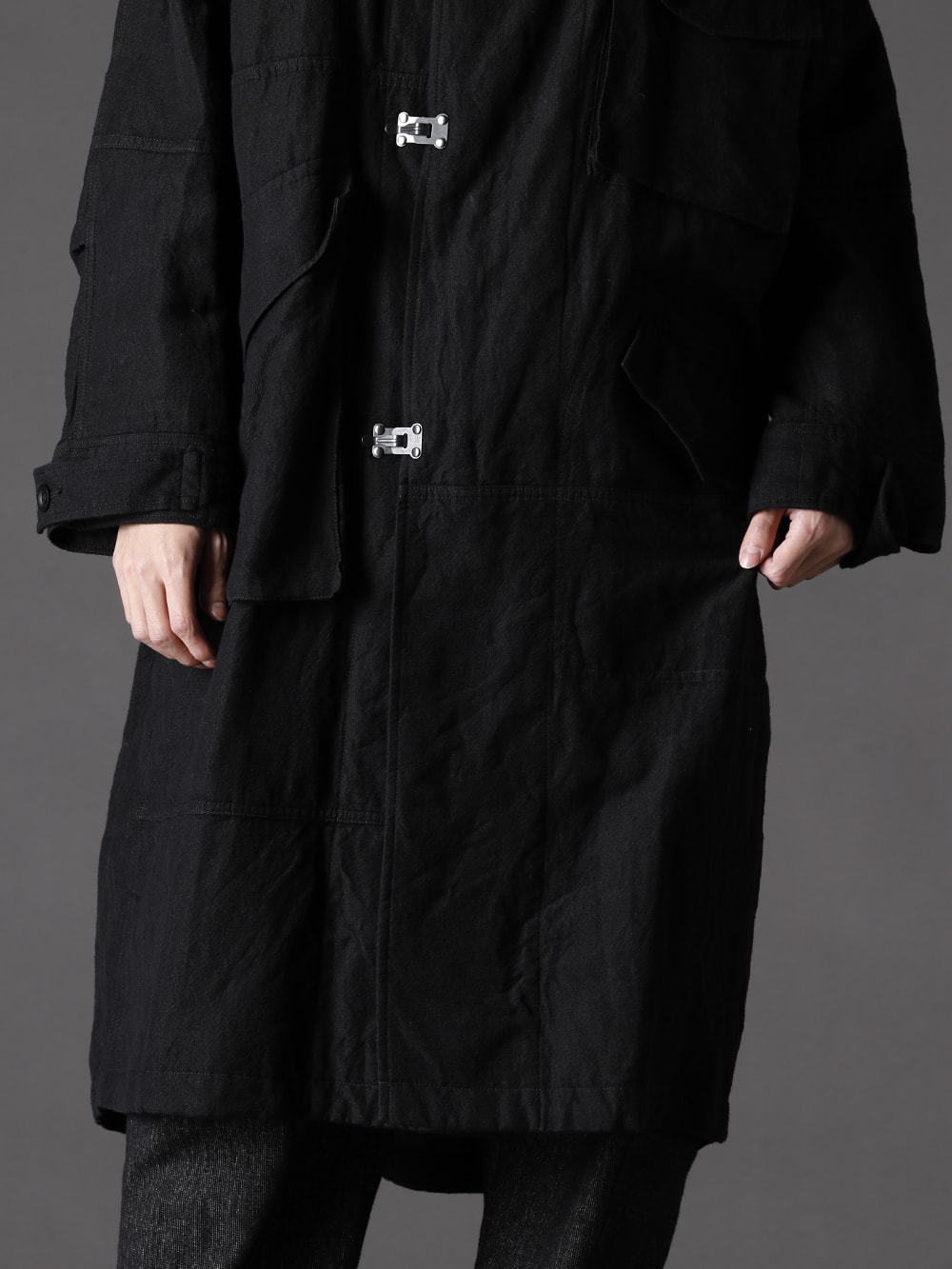  The Viridi-anne(ザ ヴィリジアン) 22-23AW(秋冬) 男臭さが漂うデザインに程よく落ち着きを与えるリネン素材の表情  - VI-3510-06 ウール/リネン コート  2-001