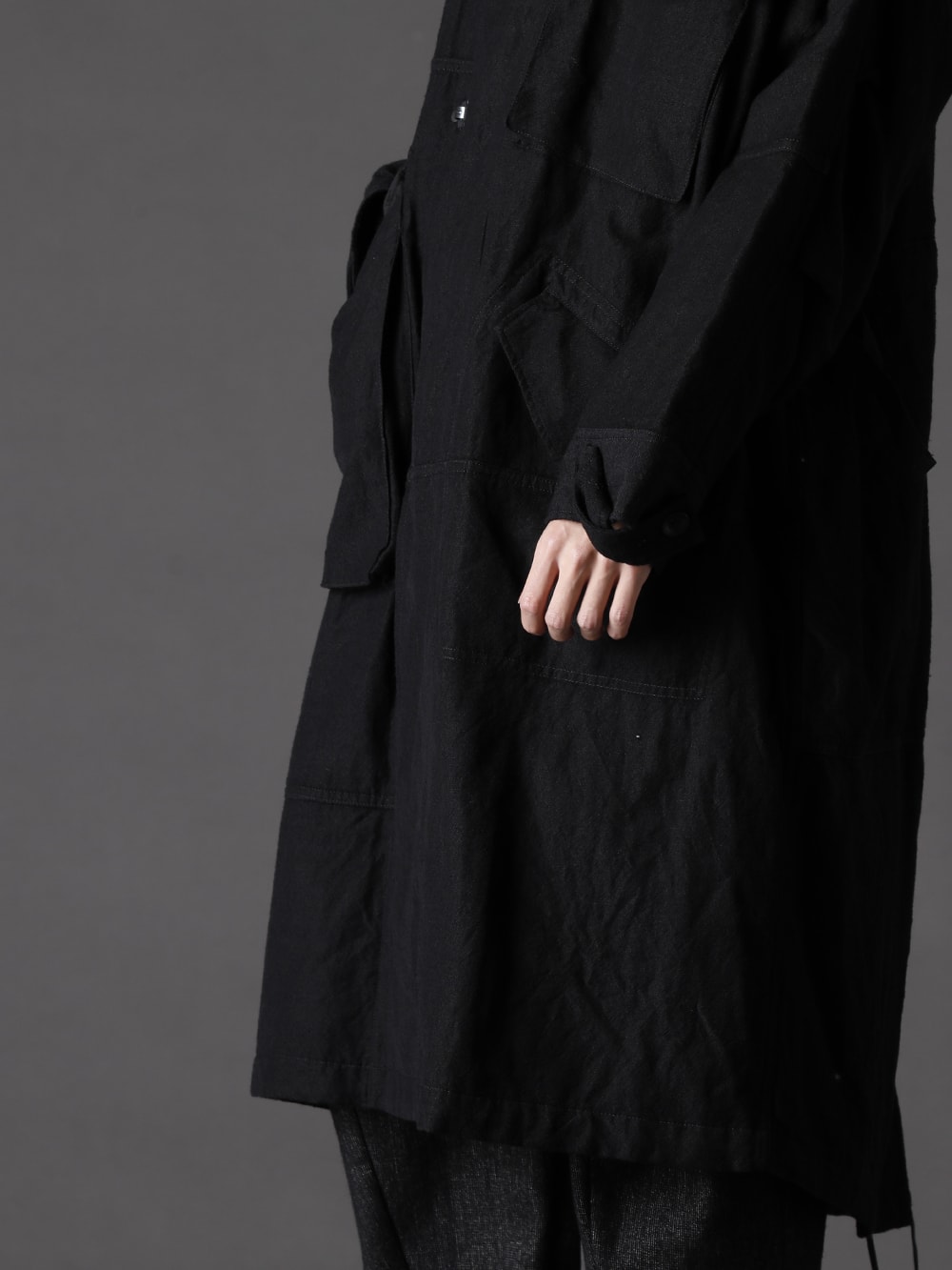  The Viridi-anne(ザ ヴィリジアン) 22-23AW(秋冬) 男臭さが漂うデザインに程よく落ち着きを与えるリネン素材の表情  - VI-3510-06 ウール/リネン コート  2-003