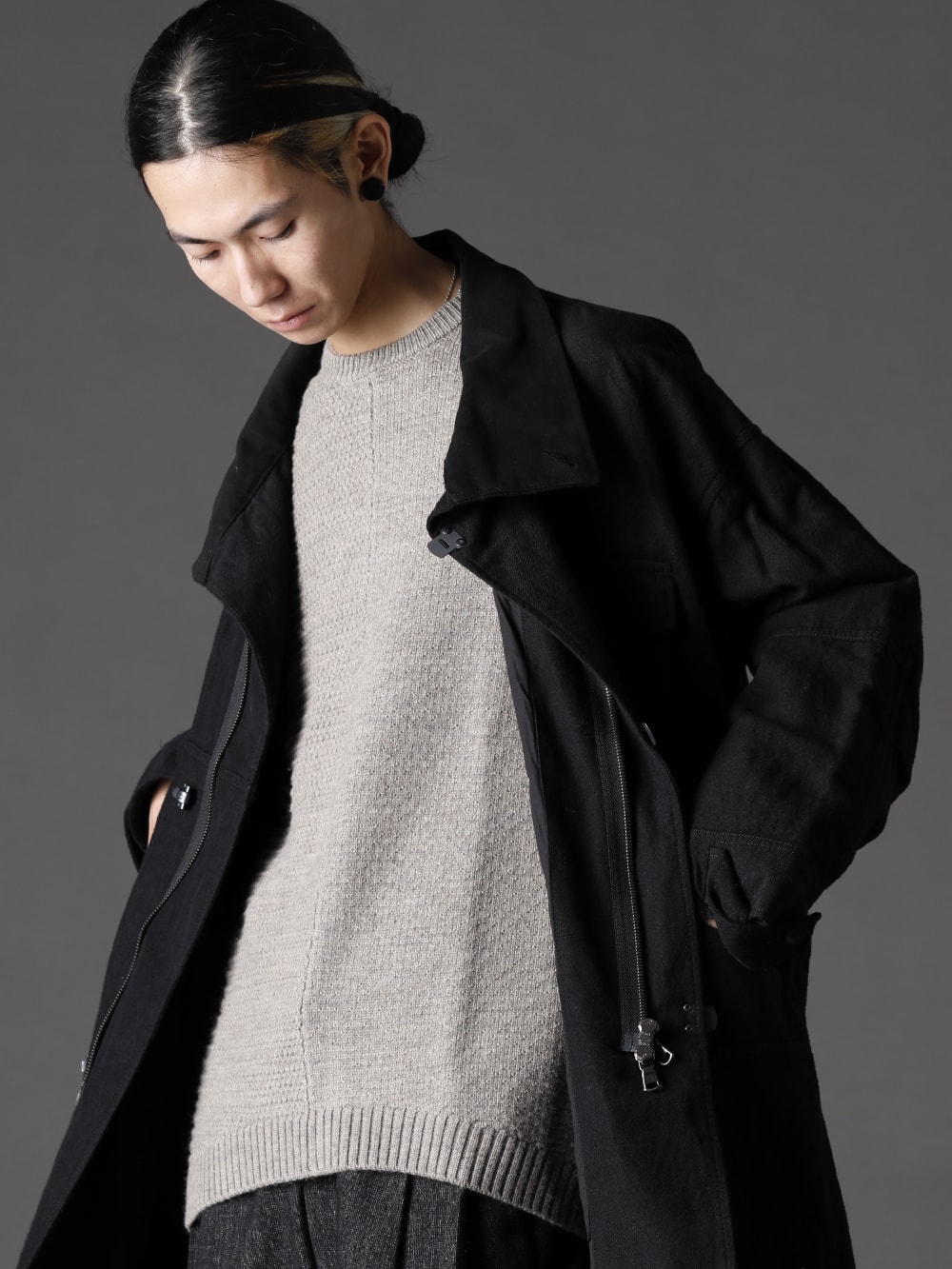  The Viridi-anne(ザ ヴィリジアン) 22-23AW(秋冬) 男臭さが漂うデザインに程よく落ち着きを与えるリネン素材の表情  - VI-3510-06 ウール/リネン コート  2-005