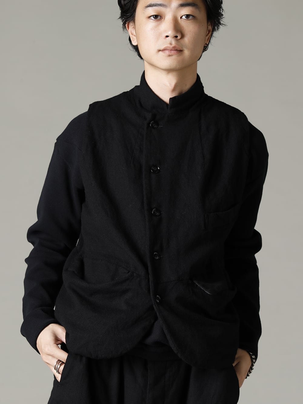 GARMENT REPRODUCTION OF WORKERS 22-23AW The design is as energetic as a Van Gogh painting -  Vincent-Vest-Wool-Black - Vincent Vest Wool Black - Quasimodo-Knit-Sew-Black Quasimodo Knit Sew Black